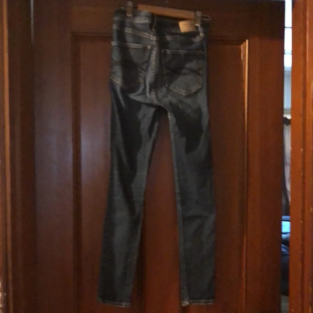 Abercrombie & Fitch Super Skinny High Rise Jeans. Size: 2s - Picture 3 of 12